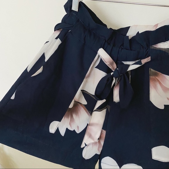Navy floral paperbag tie shorts - Picture 2 of 7